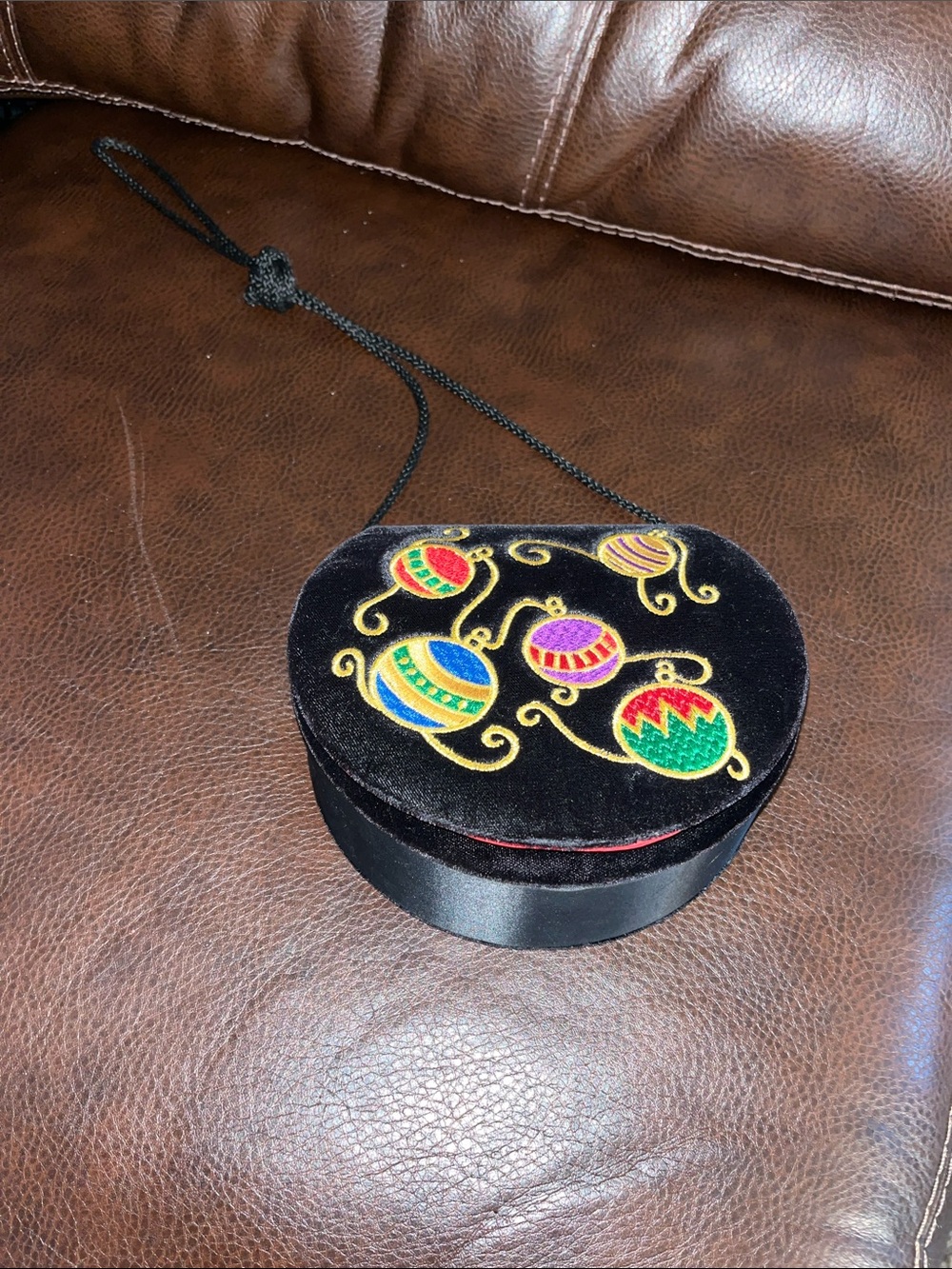 Amanda Smith Christmas Holiday Velvet Round Crossbody Purse .